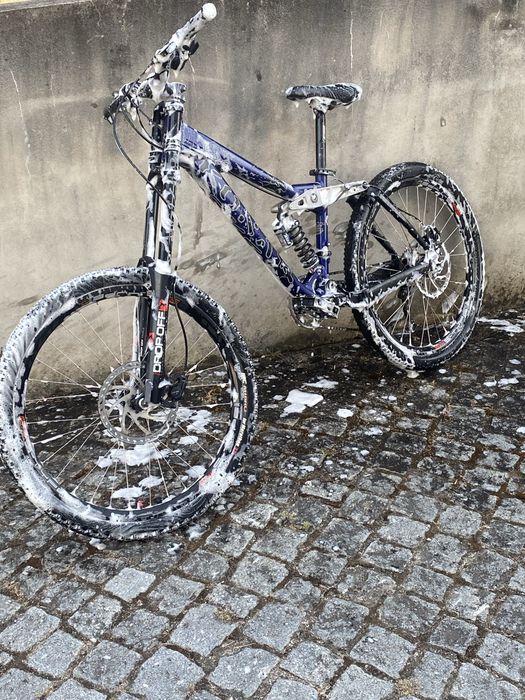 Vendo bicicleta de downhill