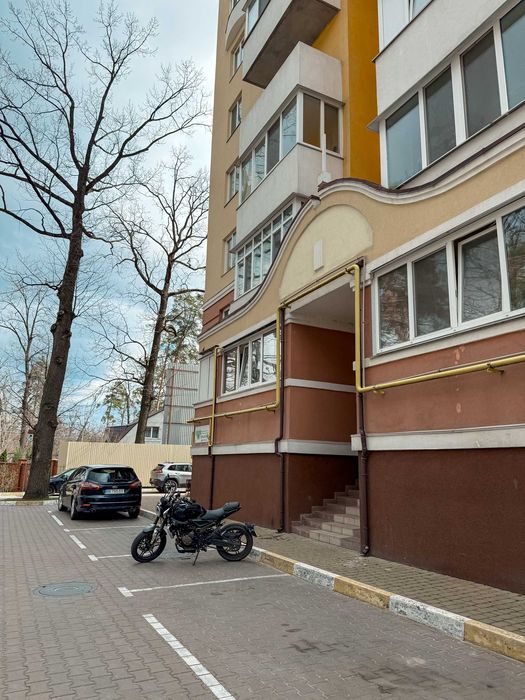 Комерція Буча великий цоколь ЖК "Паркова Оселя" поряд Бучанський Парк