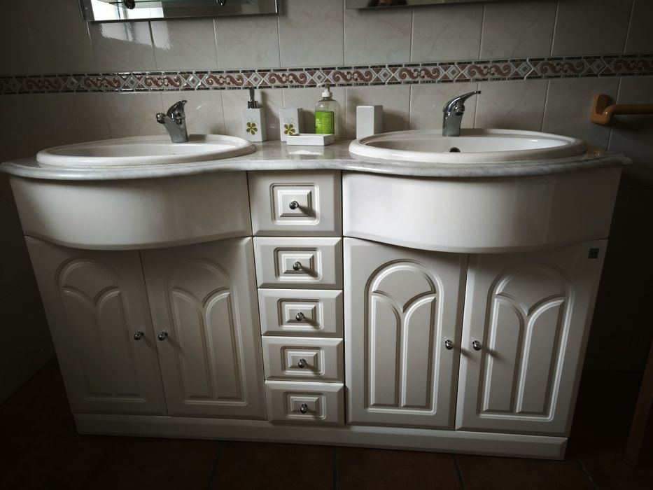 Móvel duplo de casa de banho com espelhos