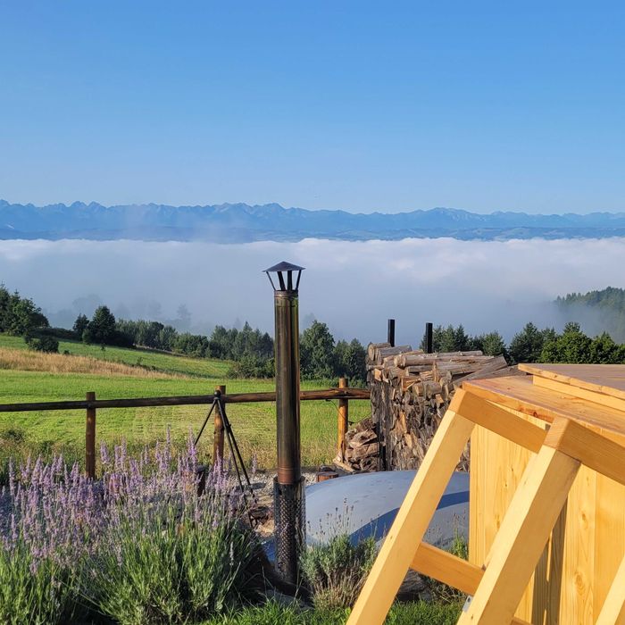 Drewniany domek w górach, na Podhalu, Nad Jeziorem, Gorce, Pieniny