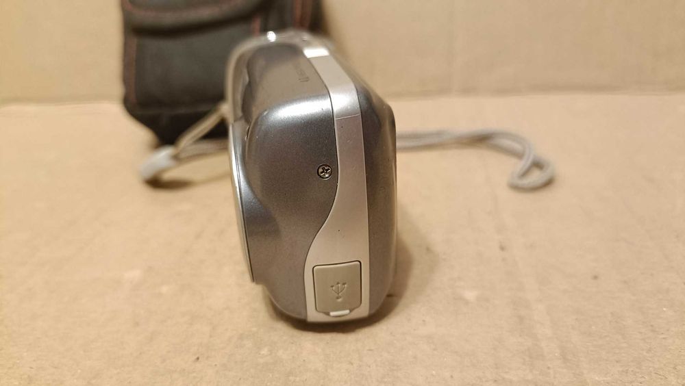 Aparat cyfrowy z pokrowcem : SAMSUNG Digimax A402