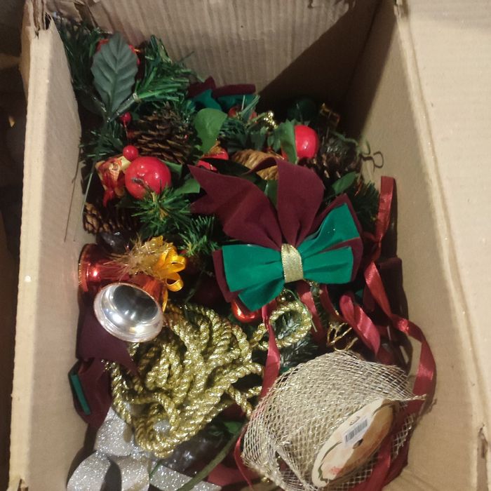 Árvore de Natal com pinhas fixas