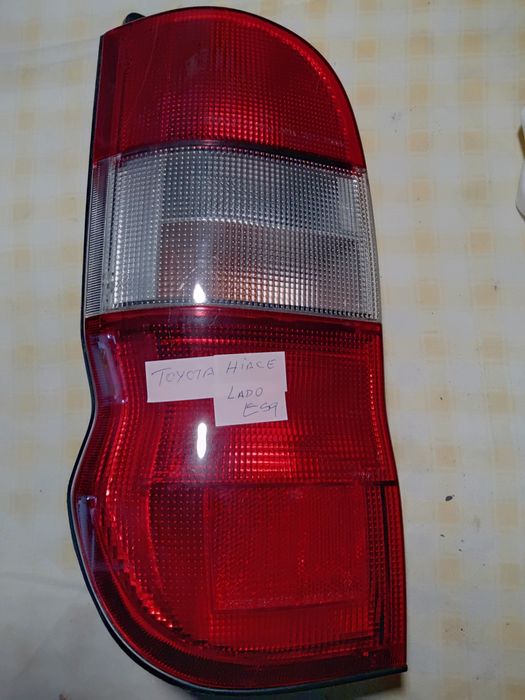 Toyota Hiace, Farol traseiro completo.