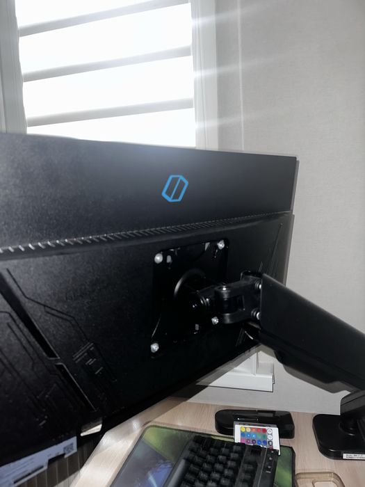 Продам системник+мониор+кронштейн комплект