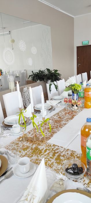 Pokrowce na krzesła białe i czarne