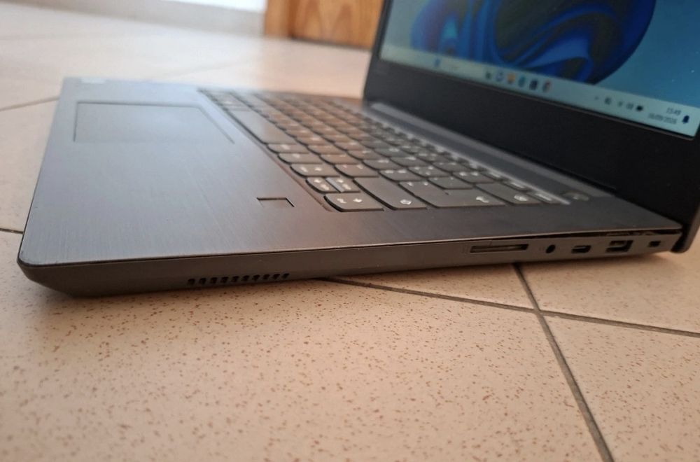 Portátil Lenovo V330-14IKB - ideal p/ escola