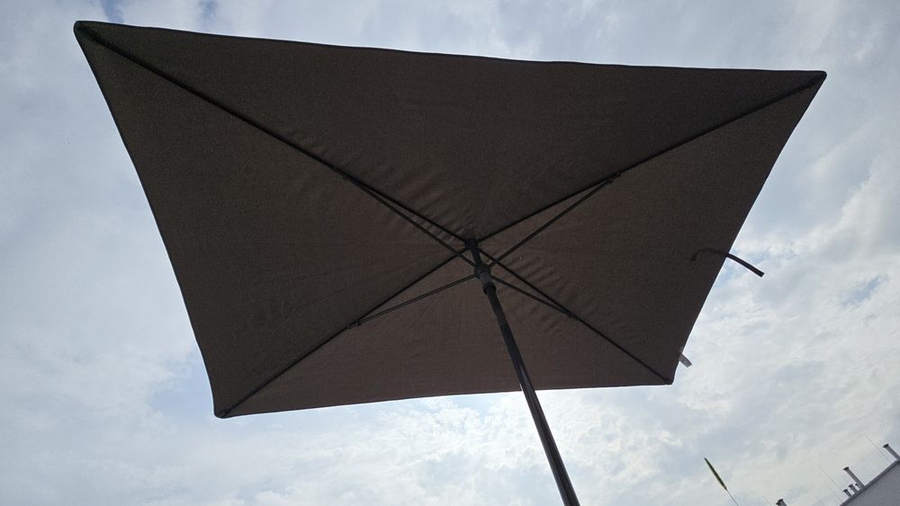 Parasol ogrodowy z podstawą