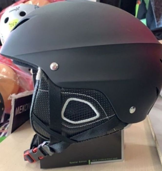 Шолом гірськолижний.