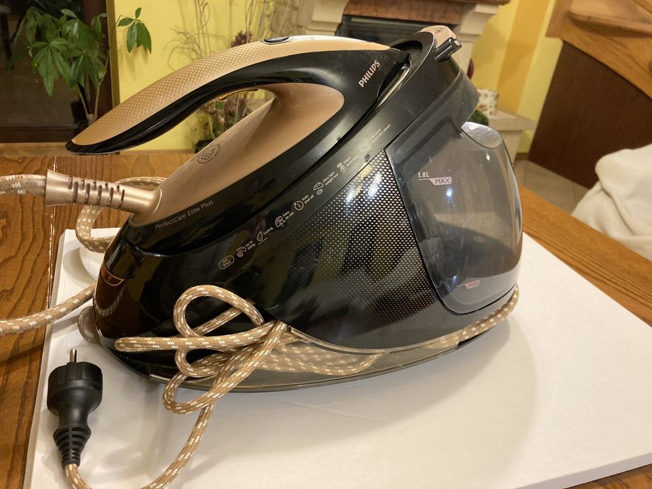 stacja parowa Philips Peefect Care GC9682