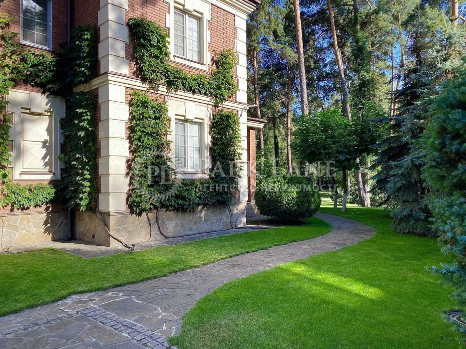 Романков. 430 м.кв. 50 соток земли.