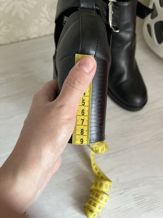 Ботіночки Primark на широкому каблуку 37 розмір.