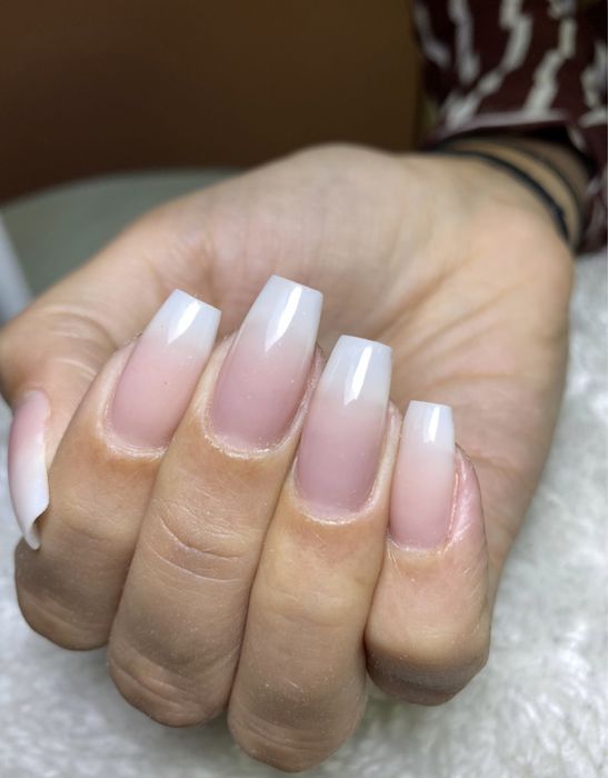 Unhas de gel e vibra de vidro