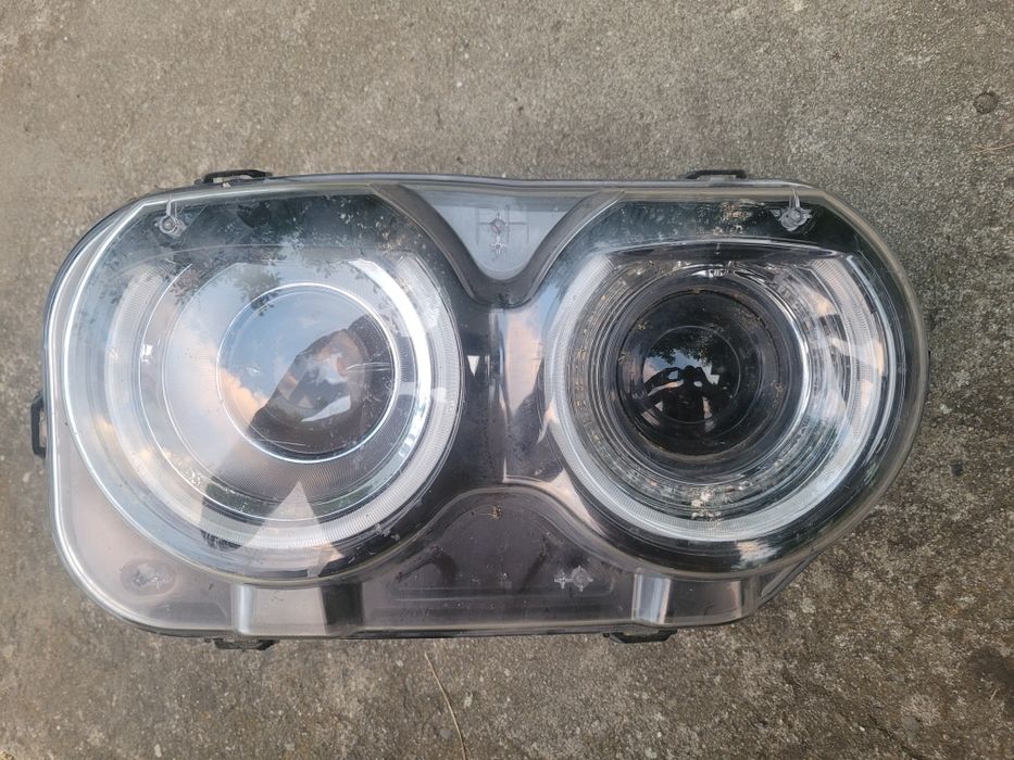 Lampa prawy przód dodge challenger