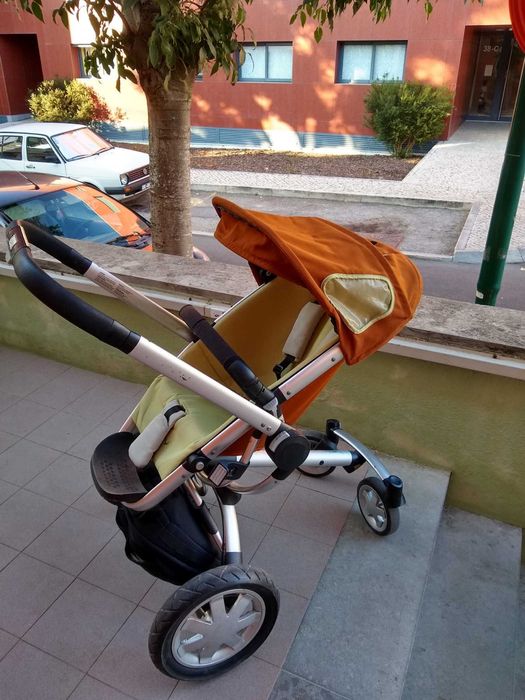 CARINHA para bebe QUINNY com acessórios.