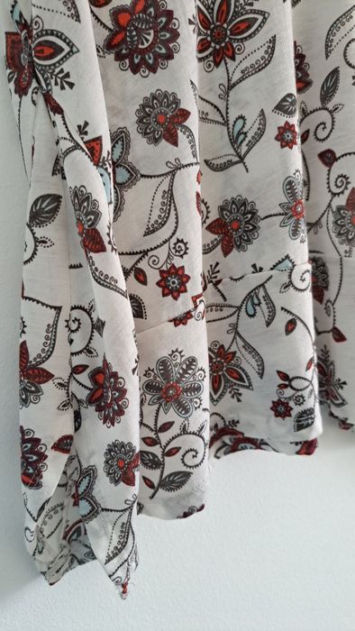 Top branco com flores