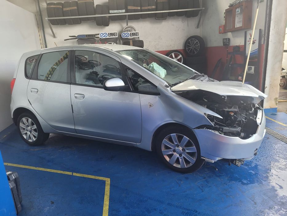 Mitsubishi Colt, 1124cc, de 2010 ás peças.