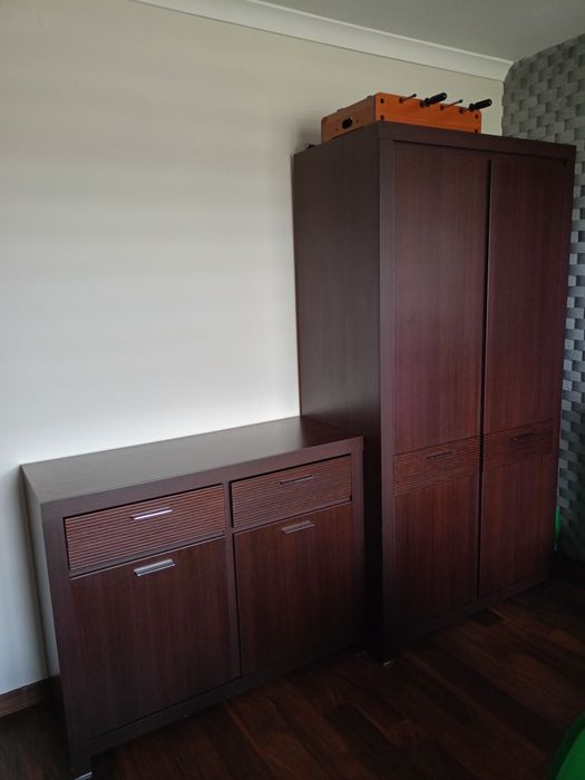 Sprzedam szafę ubraniową i komodę