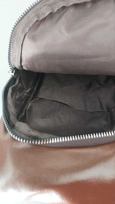 Stylowa brązowa torba typu nerka / listonoszka