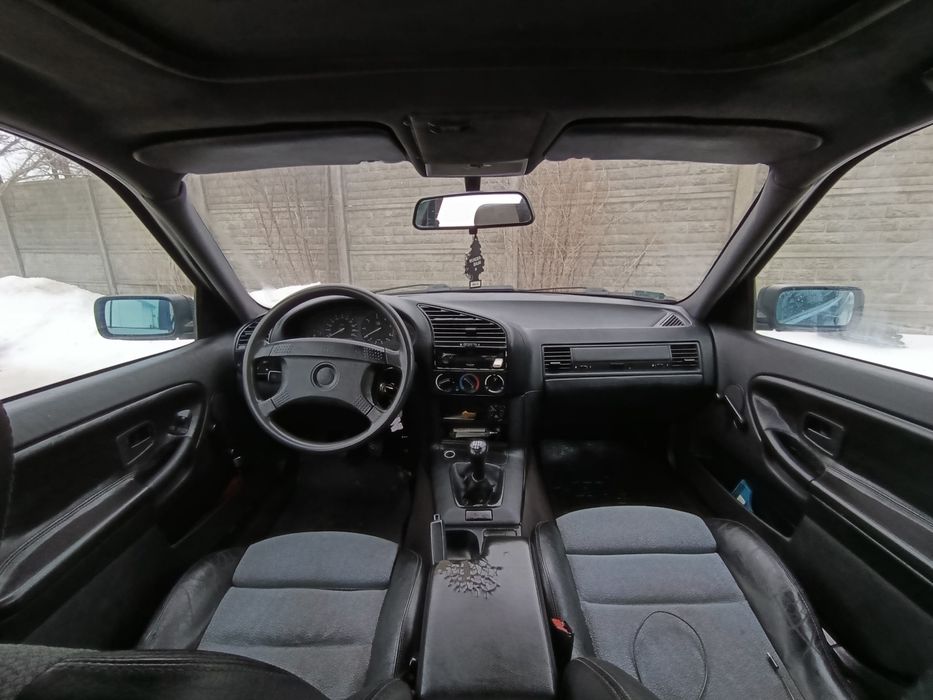 BMW E36 325 TDS  sedan