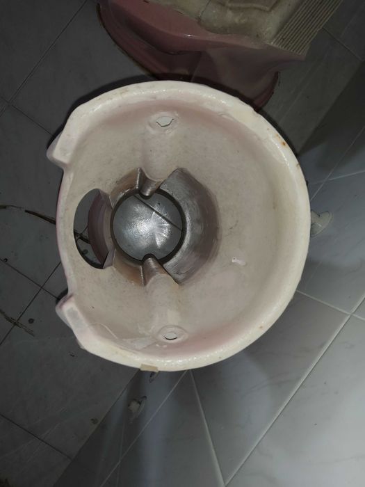 Pé lavatório em loiças rosa WC Valadares