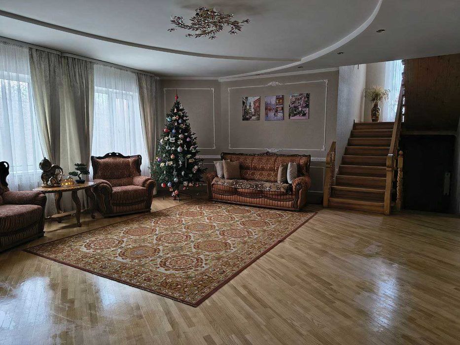 Продам 3-поверховий будинок в Березині 3449