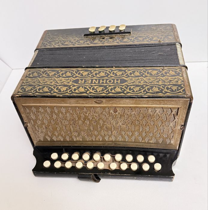 Stary zabytkowy przedwojenny mały akordeon guzikowy HOHNER