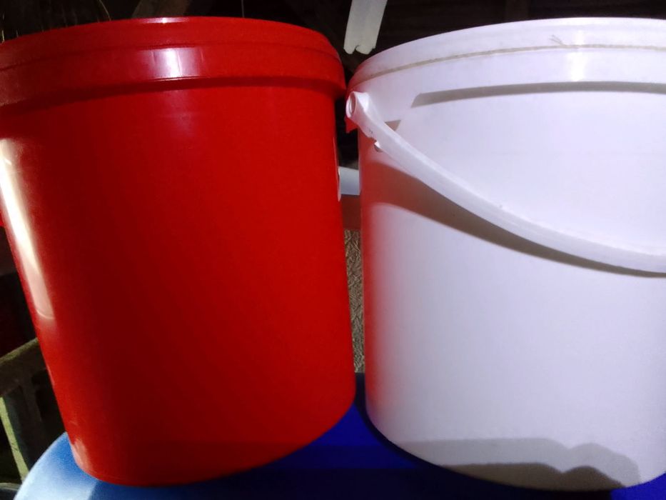 Sprzedam wiaderka 10 litrowe z pokrywką