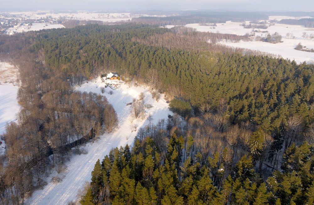 Działka z linią brzegową rzeki i pozwoleniem na budowę