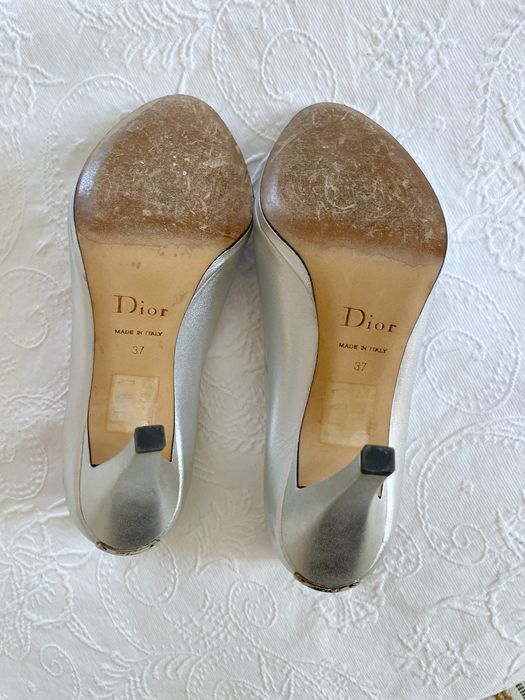 Sapatos de saltos altos Dior original em couro prateado tamanho 37