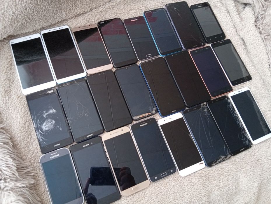 Продам лот мобільних телефонів