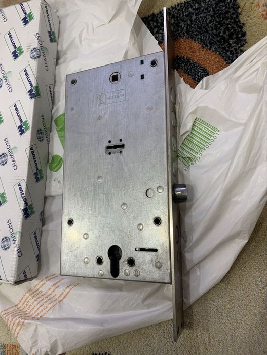 Сувальный итальянский замок для бронированных дверей Mottura 54.797