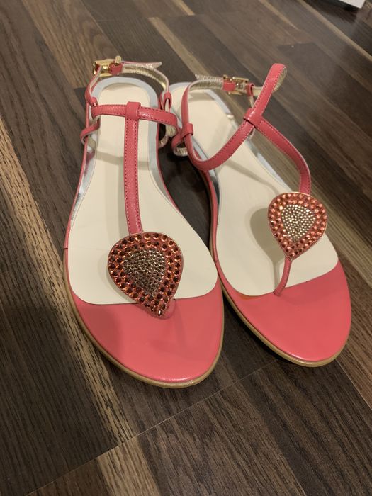 Продам шкіряні жіночі сандалі босоніжки   swarovski  Італія фірмові