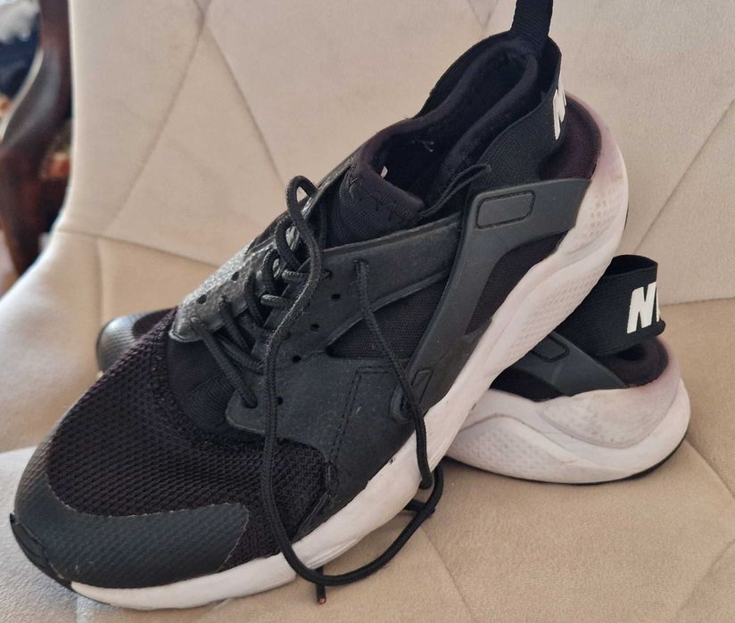 Buty NIKE AIR HUARACHE damskie czarne sportowe - Rozmiar 38
