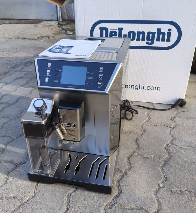 2025 рік De'Longhi PrimaDonna Class Evo ECAM 550.85.MS LatteCrema System з молочником капучинатор кавомашина кавоварка кофемашина коферка Делонджи б/у