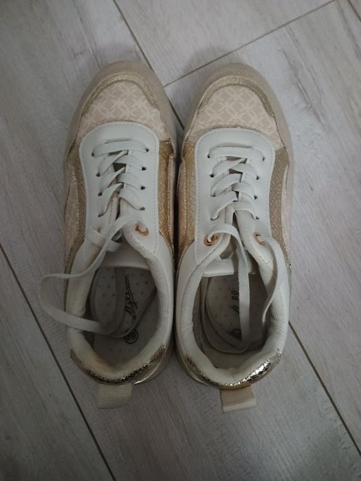 Buty Sneakersy 39