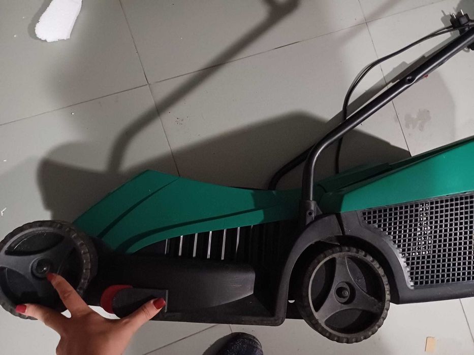 máquina corta relva elétrico Bosch