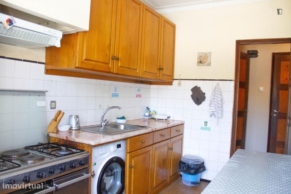 Quarto - localizado em Cedofeita Porto