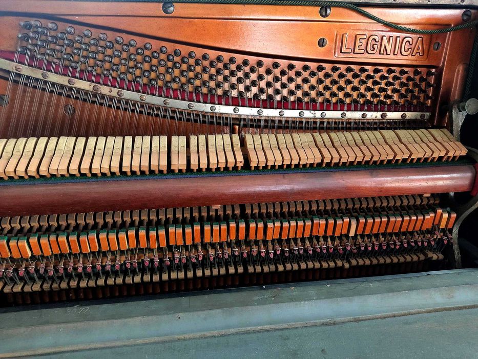 Powojenne pianino Legnica do remontu