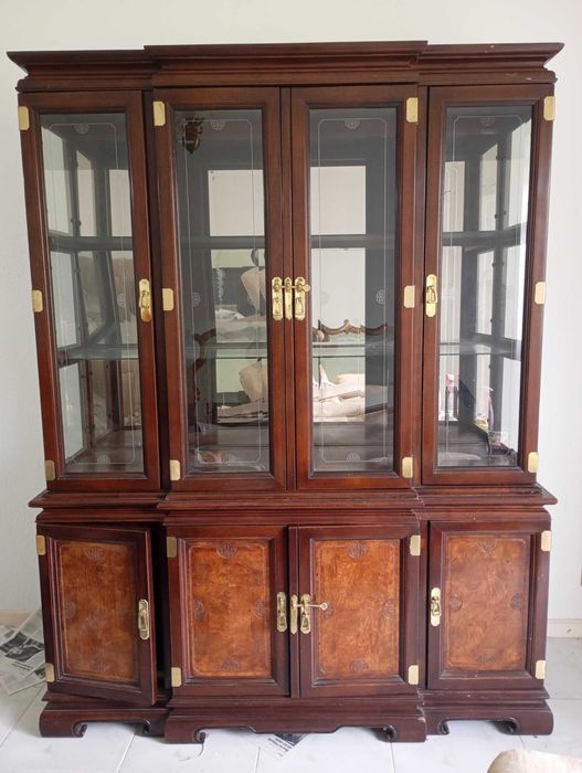 Móvel para louça em conjunto com cómoda