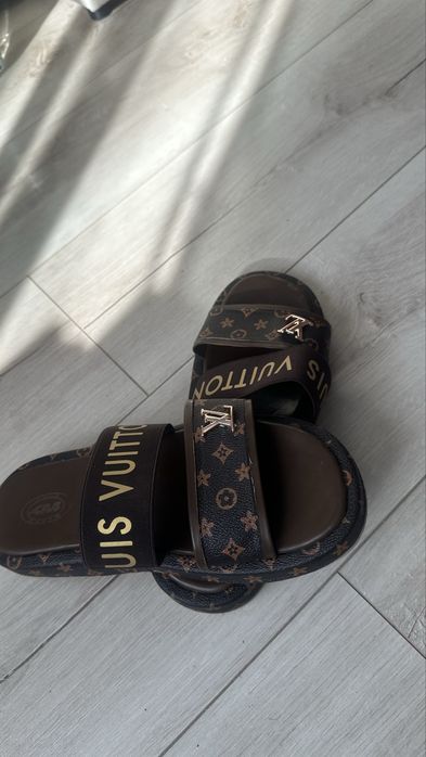 Шльопки шльопанці LV