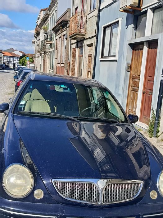 Carro em muito bom estado