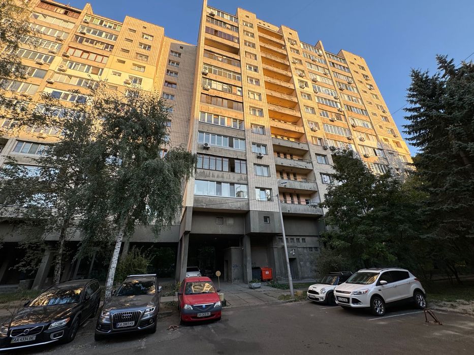 Продаж 3-кімн. квартири на Печерську, поруч Лавра та площа Слави