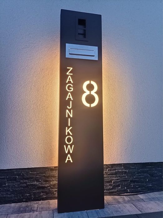 Słupek multimedialny box multifunkcyjny ogrodzeniowy