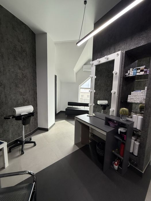 Продаж салону краси у Мостиськах