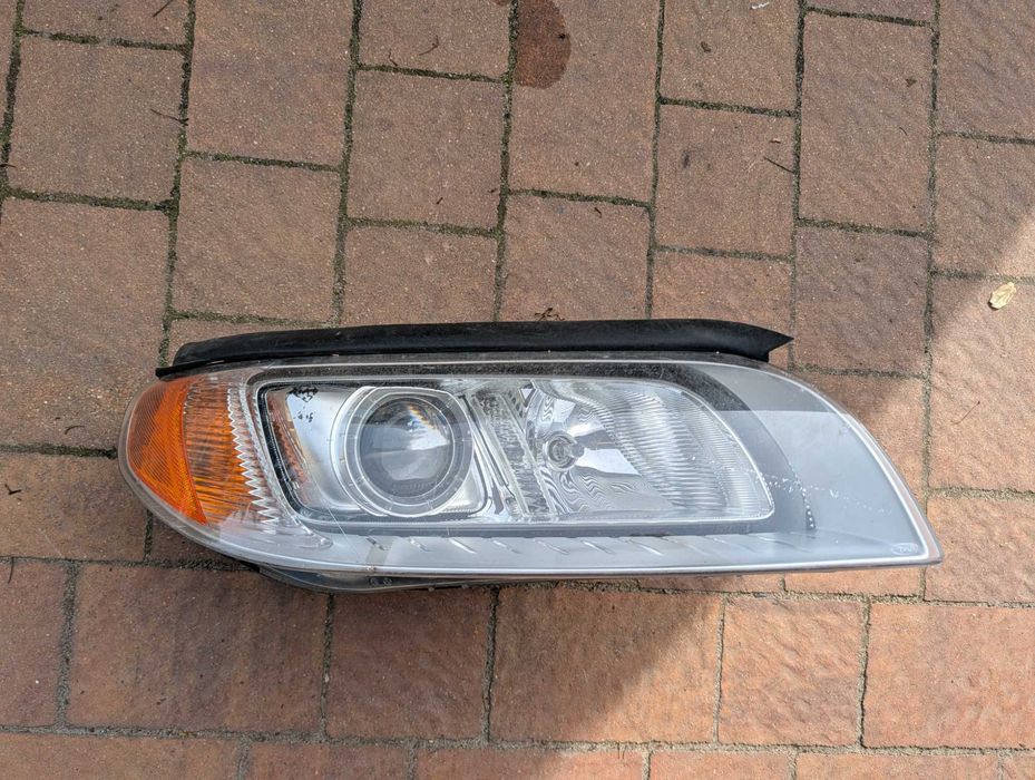 VOLVO XC70 V70 S80 lampa prawa europa oryginał   XENON