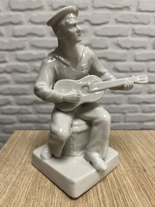 Статуэтка Артель «Керамик» Моряк с гитарой