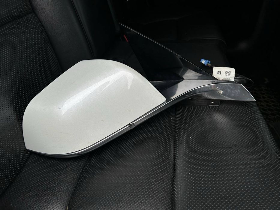 Праве зеркало заднього виду Tesla Model 3 2019 26.11
