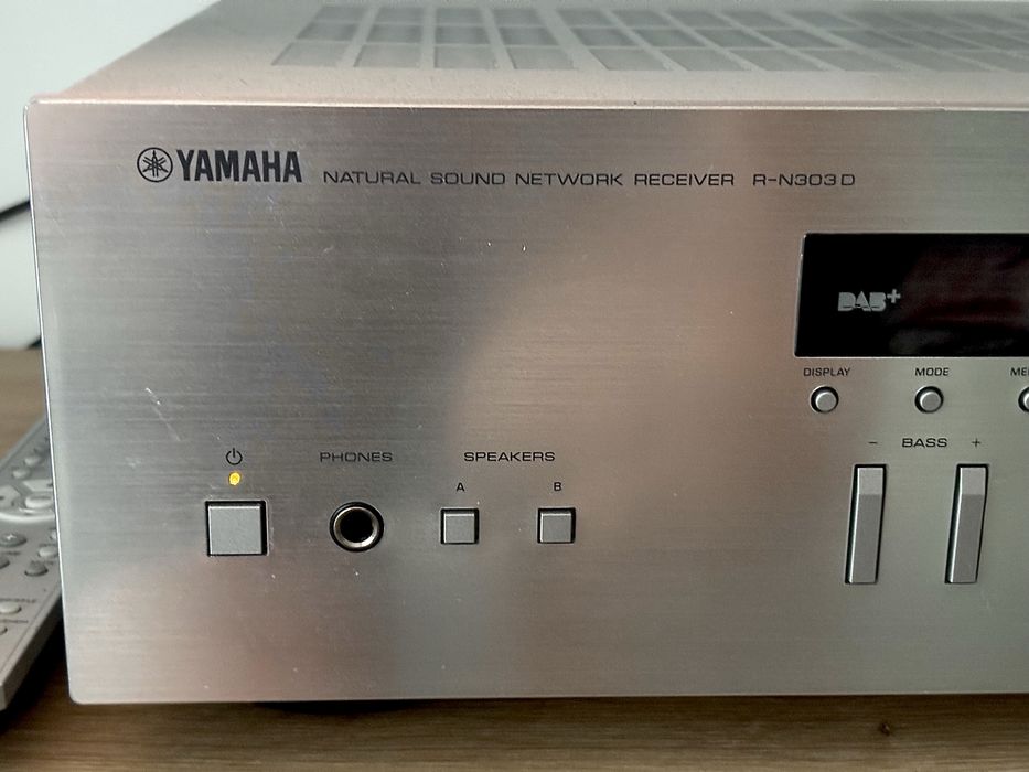 Amplituner yamaha rn 303D