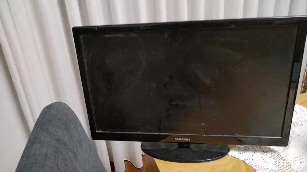 TV Samsung 22 polegadas Model: UE22D5003BW para peças