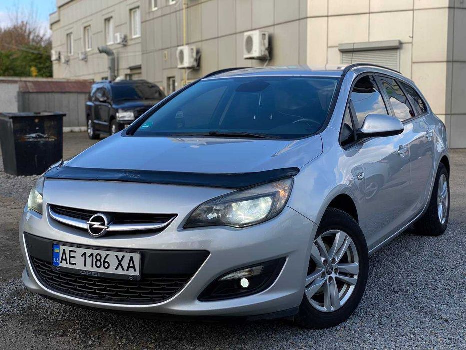 Продам Opel Astra 2015 1.6 Дизель , обслужена.